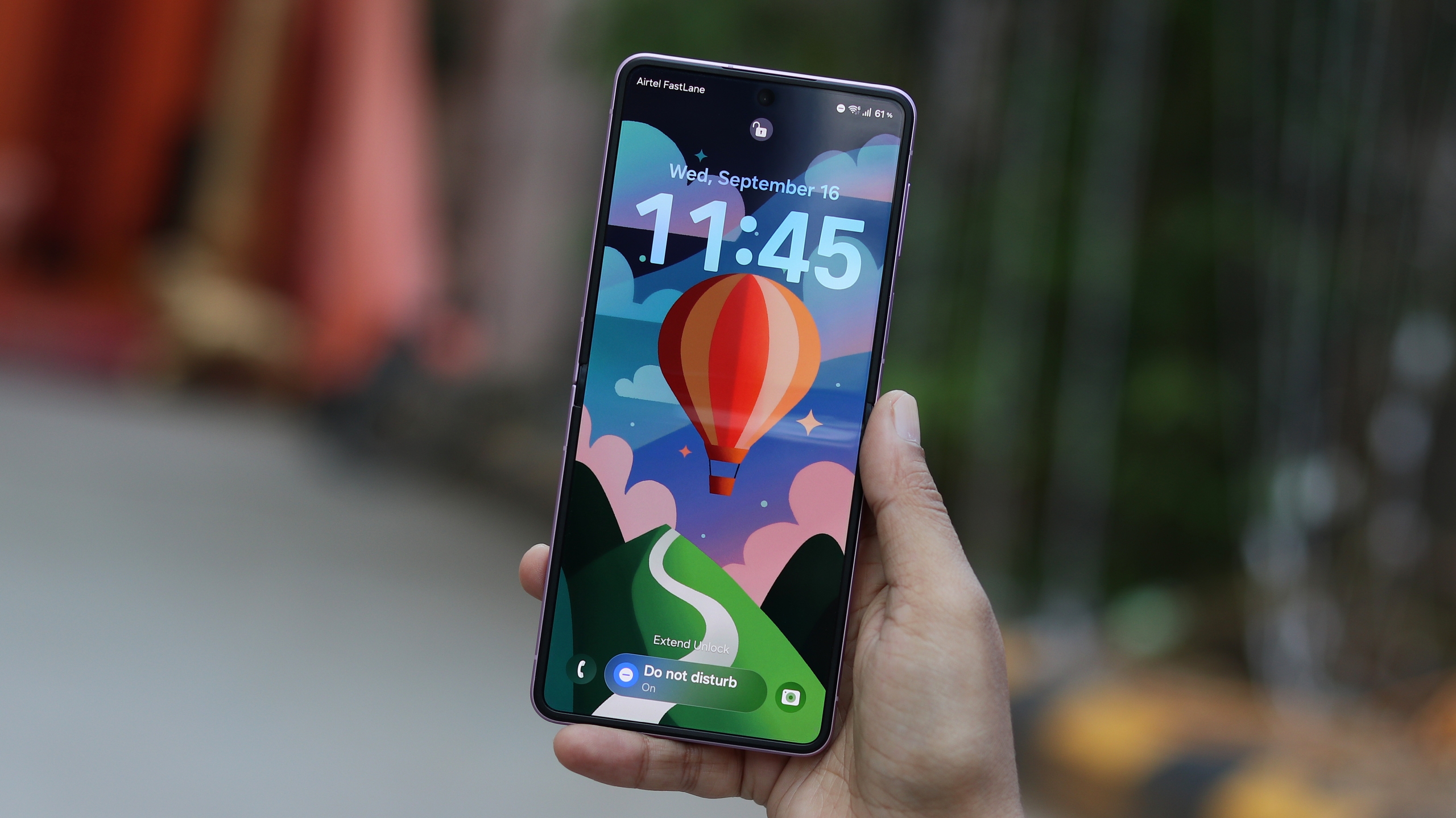 Galaxy-Z-Flip-8-review-One-UI-home-screen-1.jpg